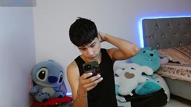 Snapshot of Sebas_fire4 chatting on 03/21/26, 01:16 Sebas fire4 online show from 03/21/26, 01:16