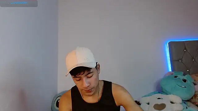 Snapshot of Sebas_fire4 chatting on 03/22/26, 03:32 Sebas fire4 online show from 03/22/26, 03:32