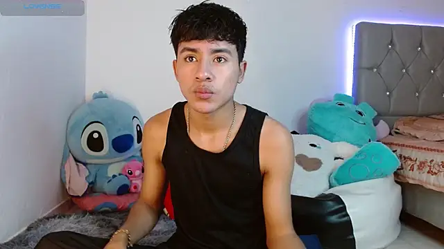 Snapshot of Sebas_fire4 chatting on 03/25/26, 12:33 Sebas fire4 online show from 03/25/26, 12:33