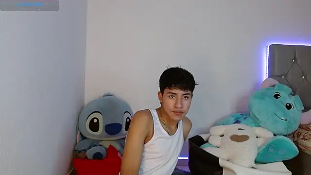 Snapshot of Sebas_fire4 chatting on 03/30/26, 12:00 Sebas fire4 online show from 03/30/26, 12:00