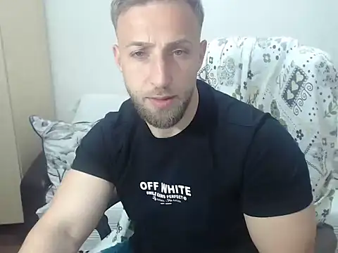 Snapshot of BlondEagleMuscle chatting on 05/01/26, 08:02 BlondEagleMuscle online show from 05/01/26, 08:02