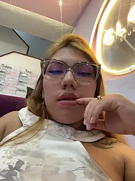 Snapshot of Lia_Sterling chatting on 04/12/26, 05:18 Lia Sterling online show from 04/12/26, 05:18