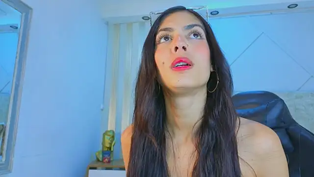 Snapshot of j_belle_ chatting on 04/03/26, 01:42 j belle online show from 04/03/26, 01:42