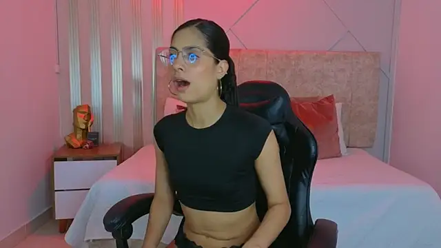 Snapshot of j_belle_ chatting on 04/09/26, 01:27 j belle online show from 04/09/26, 01:27