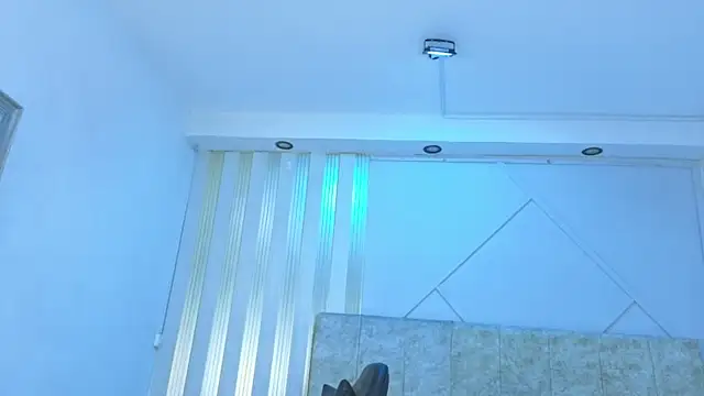 Snapshot of j_belle_ chatting on 04/19/26, 06:10 j belle online show from 04/19/26, 06:10