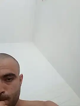 Snapshot of fnoggg chatting on 04/21/26, 05:06 fnoggg online show from 04/21/26, 05:06