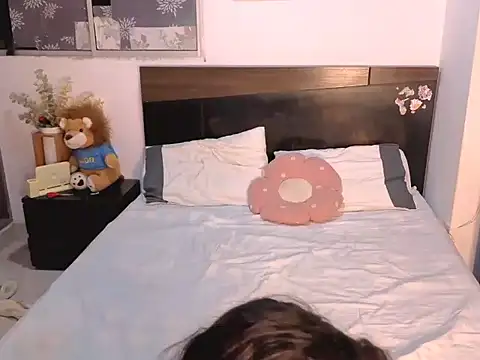 Snapshot of kronysmith30 chatting on 04/16/26, 05:19 kronysmith30 online show from 04/16/26, 05:19