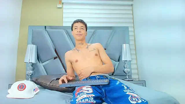 Snapshot of HENRY_GREEN2 chatting on 03/31/26, 07:36 HENRY GREEN2 online show from 03/31/26, 07:36