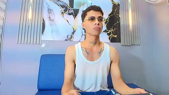 Snapshot of HENRY_GREEN2 chatting on 04/25/26, 12:35 HENRY GREEN2 online show from 04/25/26, 12:35