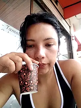 Snapshot of Marianaxc chatting on 04/13/26, 02:33 Marianaxc online show from 04/13/26, 02:33