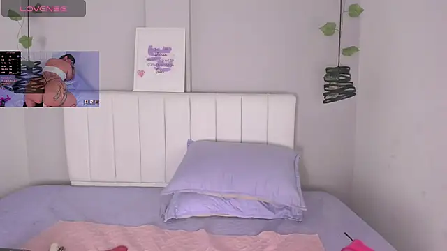 Snapshot of scarletth_jhonsom1 chatting on 04/08/26, 05:29 scarletth jhonsom1 online show from 04/08/26, 05:29