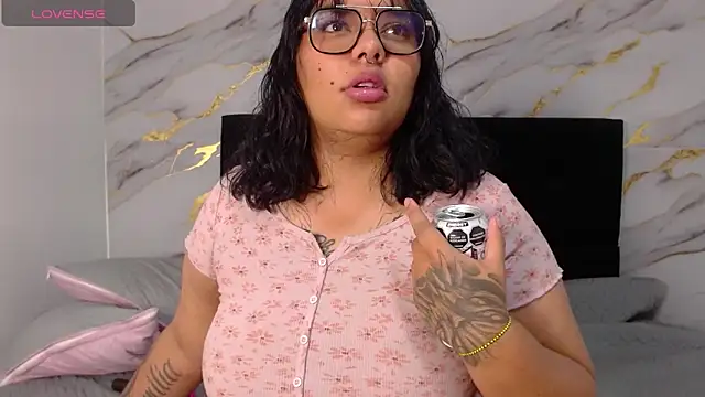 Snapshot of scarletth_jhonsom1 chatting on 04/15/26, 06:26 scarletth jhonsom1 online show from 04/15/26, 06:26