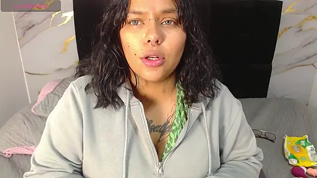 Snapshot of scarletth_jhonsom1 chatting on 04/20/26, 12:46 scarletth jhonsom1 online show from 04/20/26, 12:46