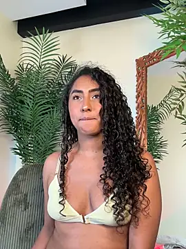 Snapshot of SoyJuliana_19 chatting on 03/15/26, 04:07 SoyJuliana 19 online show from 03/15/26, 04:07