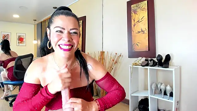 Snapshot of SofiiMontes chatting on 07/17/26, 12:12 SofiiMontes online show from 07/17/26, 12:12