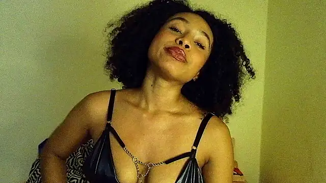 Snapshot of Larita_curly chatting on 03/28/26, 09:14 Larita curly online show from 03/28/26, 09:14