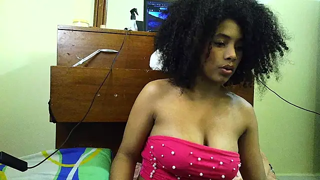 Snapshot of Larita_curly chatting on 04/24/26, 10:45 Larita curly online show from 04/24/26, 10:45