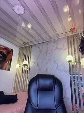 Snapshot of Catalinaa01 chatting on 04/23/26, 03:41 Catalinaa01 online show from 04/23/26, 03:41