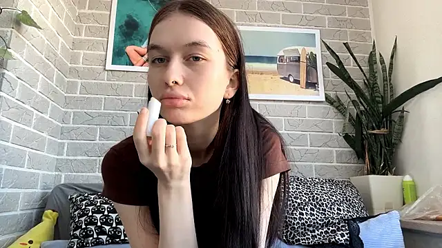 Snapshot of LaraDraggoo chatting on 03/19/26, 12:20 LaraDraggoo online show from 03/19/26, 12:20