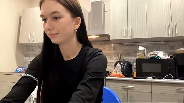 Snapshot of LaraDraggoo chatting on 03/25/26, 06:25 LaraDraggoo online show from 03/25/26, 06:25