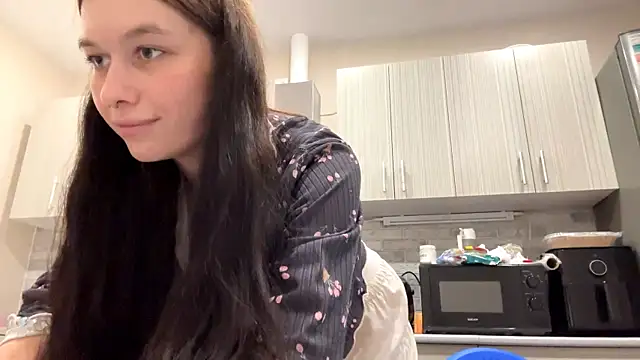 Snapshot of LaraDraggoo chatting on 04/03/26, 08:18 LaraDraggoo online show from 04/03/26, 08:18