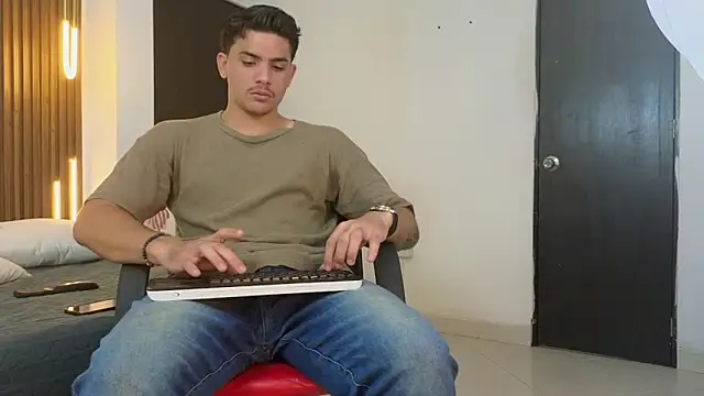 Snapshot of MrAdonis_ chatting on 03/11/26, 07:31 MrAdonis online show from 03/11/26, 07:31