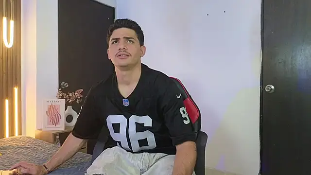 Snapshot of MrAdonis_ chatting on 03/12/26, 07:31 MrAdonis online show from 03/12/26, 07:31