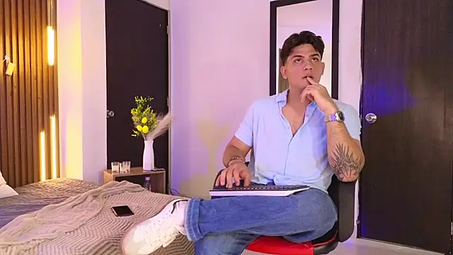 Snapshot of MrAdonis_ chatting on 04/06/26, 07:15 MrAdonis online show from 04/06/26, 07:15