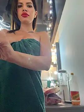 Snapshot of RaniaSnow chatting on 04/10/26, 05:28 RaniaSnow online show from 04/10/26, 05:28