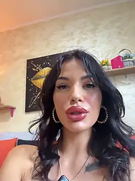 Snapshot of RaniaSnow chatting on 05/26/26, 03:35 RaniaSnow online show from 05/26/26, 03:35