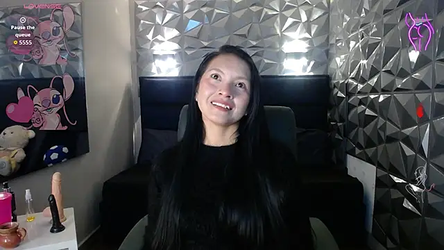 Snapshot of Chloe16_ chatting on 03/29/26, 11:32 Chloe16 online show from 03/29/26, 11:32