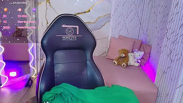 Snapshot of Maile_Tay chatting on 03/27/26, 03:12 Maile Tay online show from 03/27/26, 03:12