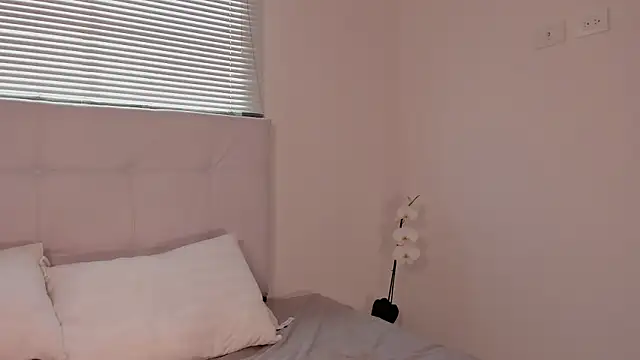 Emily Rousess online show from 06/12/26, 10:52
