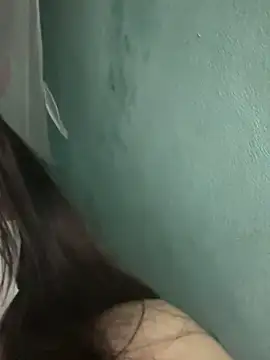 Snapshot of Beautiful_roses chatting on 03/31/26, 01:22 Beautiful roses online show from 03/31/26, 01:22