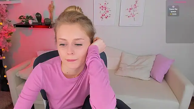 Snapshot of Mickey_Milk chatting on 04/03/26, 04:27 Mickey Milk online show from 04/03/26, 04:27