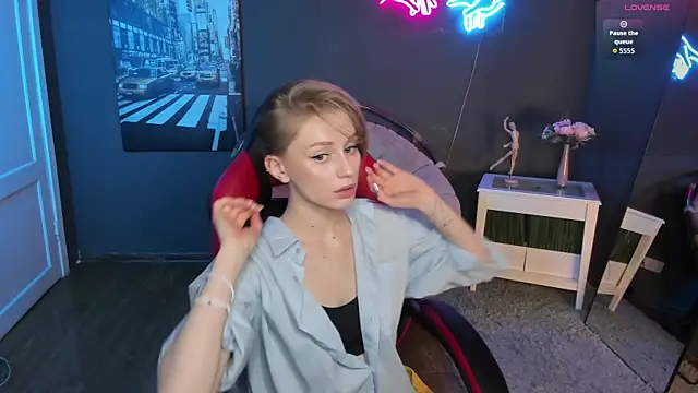 Snapshot of Mickey_Milk chatting on 04/21/26, 02:12 Mickey Milk online show from 04/21/26, 02:12