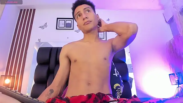 Snapshot of choco_dick_ chatting on 03/31/26, 08:09 choco dick online show from 03/31/26, 08:09