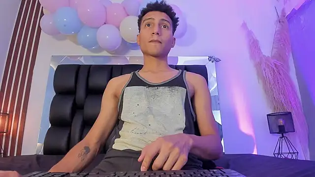 Snapshot of choco_dick_ chatting on 04/06/26, 07:48 choco dick online show from 04/06/26, 07:48