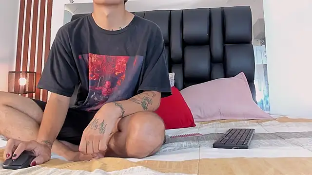 Snapshot of dalhia_and_hades chatting on 03/25/26, 12:44 dalhia and hades online show from 03/25/26, 12:44