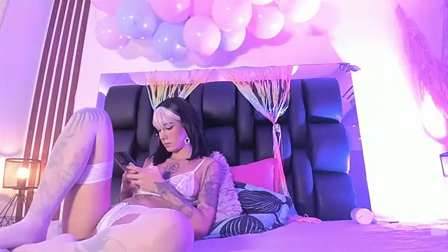 Snapshot of dalhia_and_hades chatting on 04/05/26, 12:57 dalhia and hades online show from 04/05/26, 12:57