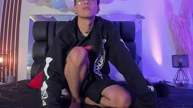 Snapshot of dalhia_and_hades chatting on 04/06/26, 12:50 dalhia and hades online show from 04/06/26, 12:50