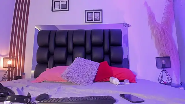 Snapshot of dalhia_and_hades chatting on 04/08/26, 12:38 dalhia and hades online show from 04/08/26, 12:38