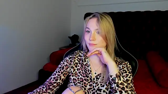 Snapshot of ElaraVoltage chatting on 04/21/26, 01:42 ElaraVoltage online show from 04/21/26, 01:42