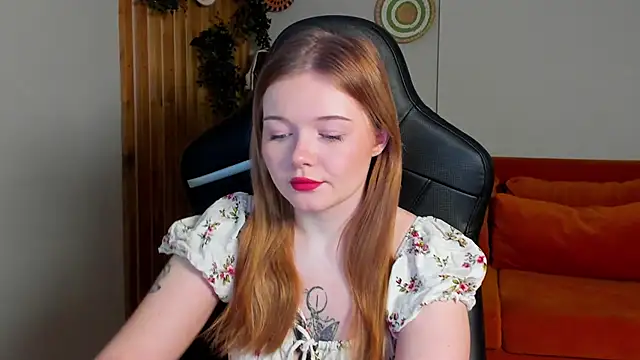 Snapshot of ElinaVale chatting on 04/26/26, 05:10 ElinaVale online show from 04/26/26, 05:10
