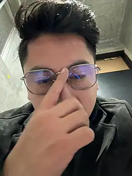 Snapshot of GoldenM95 chatting on 03/15/26, 09:15 GoldenM95 online show from 03/15/26, 09:15