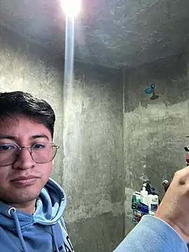 Snapshot of GoldenM95 chatting on 03/18/26, 08:01 GoldenM95 online show from 03/18/26, 08:01