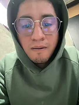 Snapshot of GoldenM95 chatting on 03/30/26, 11:06 GoldenM95 online show from 03/30/26, 11:06