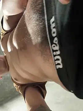 Snapshot of GoldenM95 chatting on 04/22/26, 04:48 GoldenM95 online show from 04/22/26, 04:48