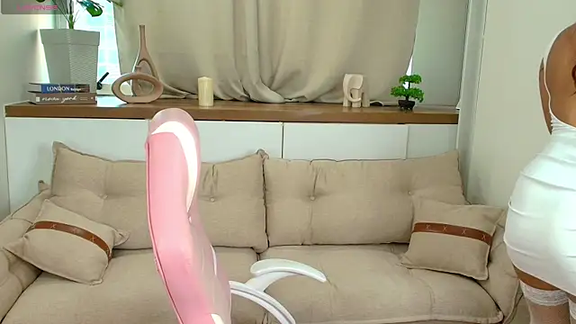 Snapshot of Debra_Fox chatting on 04/22/26, 11:45 Debra Fox online show from 04/22/26, 11:45