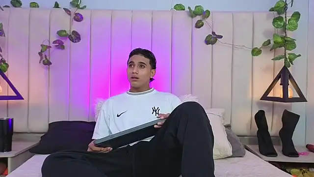 Snapshot of Morgan_Bladee chatting on 04/05/26, 06:05 Morgan Bladee online show from 04/05/26, 06:05